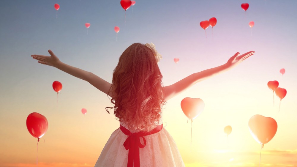 Girl-with-Love-Heart-Balloon-Image-Download
